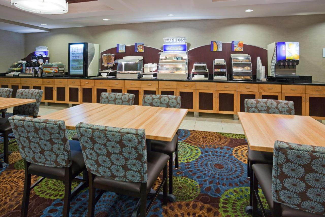 Holiday Inn Express And Suites Rochester West-Medical Center By Ihg Екстер'єр фото