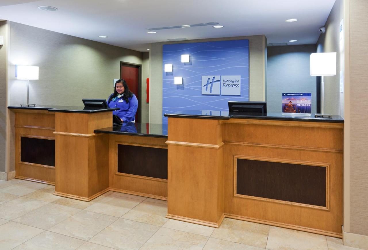 Holiday Inn Express And Suites Rochester West-Medical Center By Ihg Екстер'єр фото