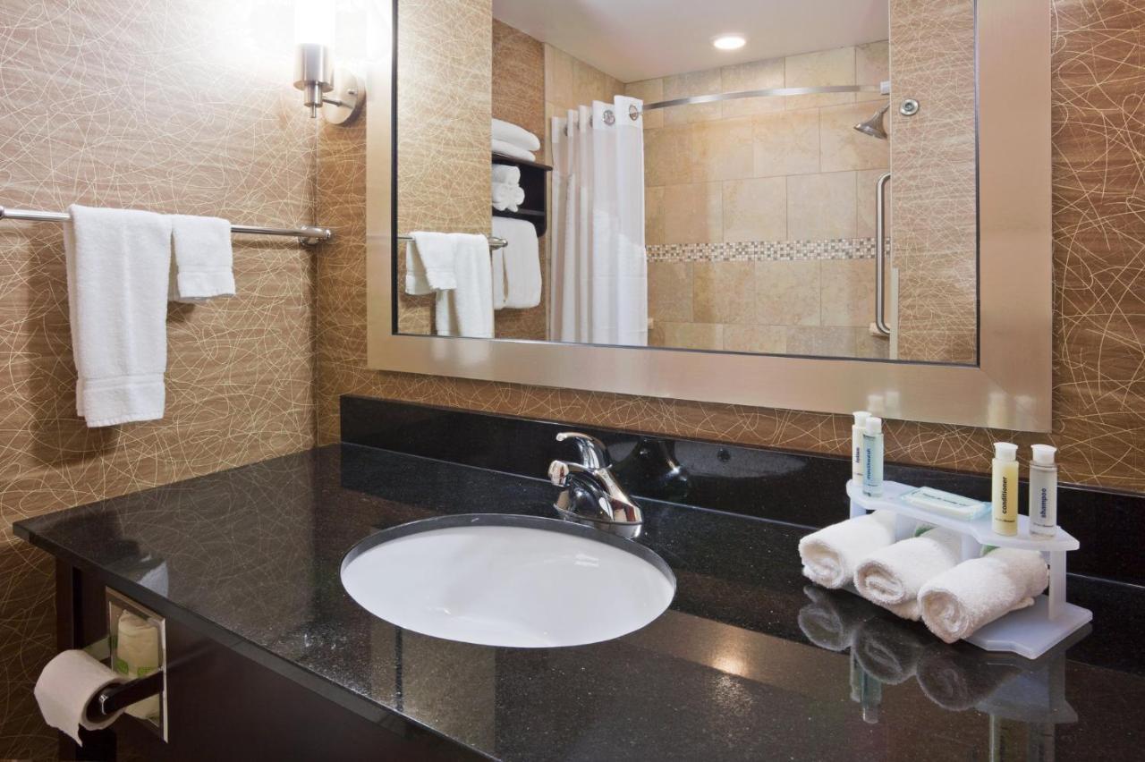 Holiday Inn Express And Suites Rochester West-Medical Center By Ihg Екстер'єр фото