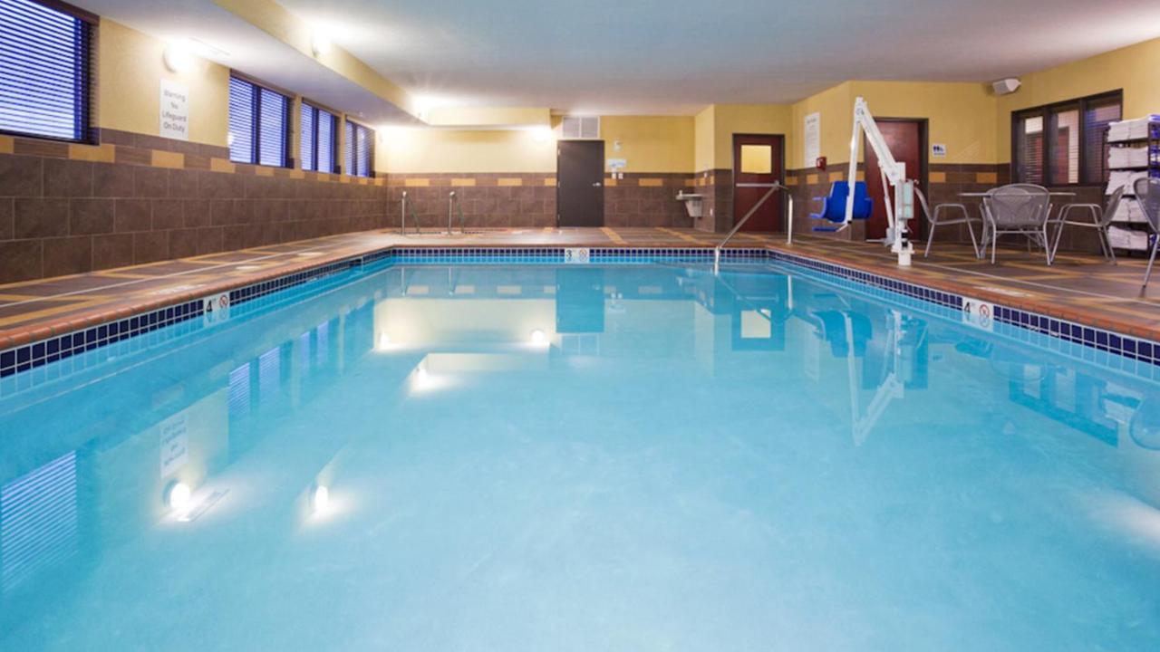Holiday Inn Express And Suites Rochester West-Medical Center By Ihg Екстер'єр фото